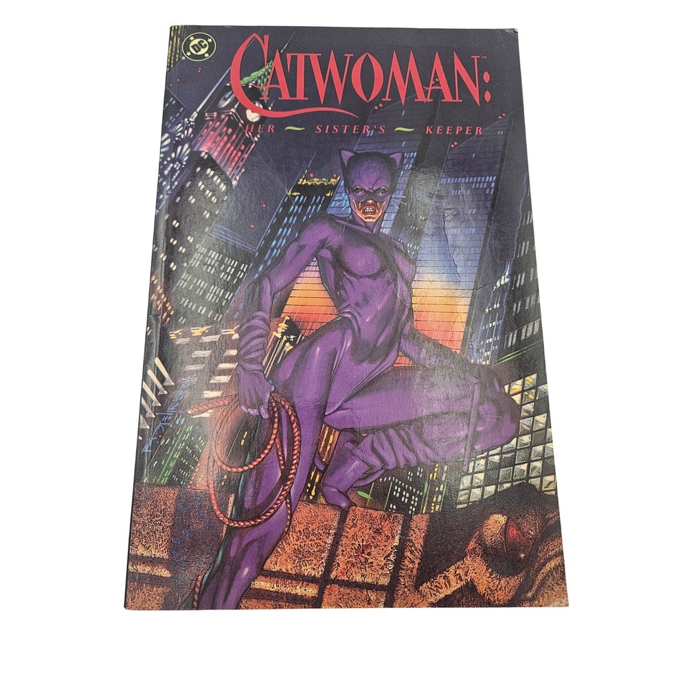 DC Comics Catwoman Sister's‎ Keeper Graphic Novel Comic Book Collectible